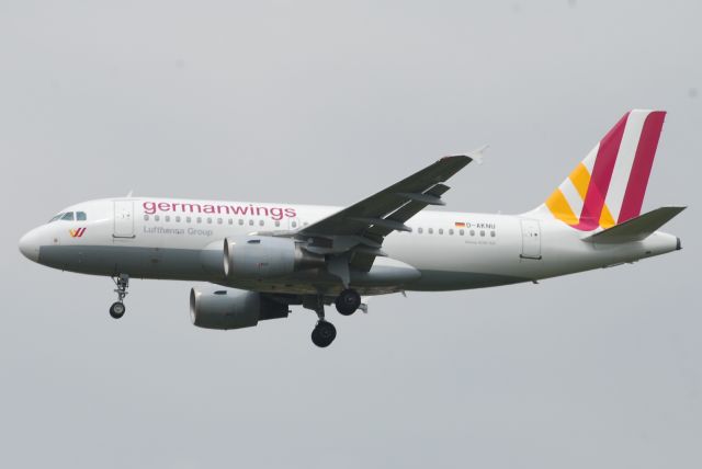 Airbus A320 (D-AKNU)