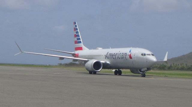 Boeing 737 MAX 8 (N318SF)