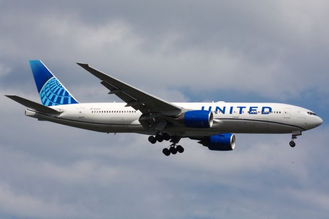 Boeing 777-200 (N793UA)