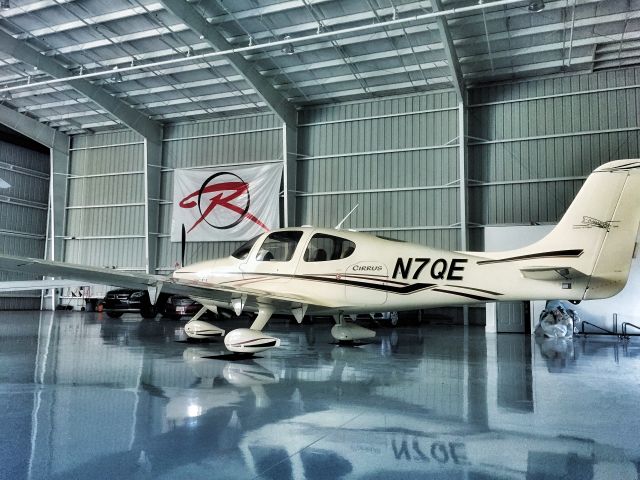 Cirrus SR-22 (N7QE)