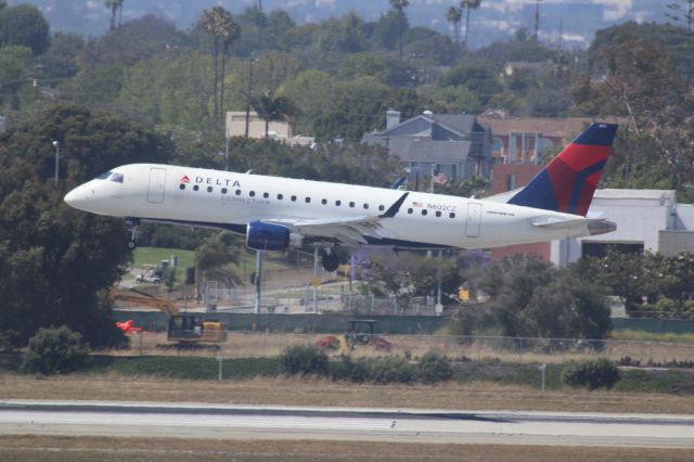 Embraer 170/175 (N602CZ)