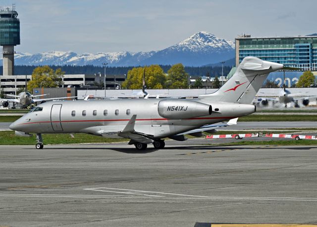 Bombardier Challenger 300 (N541XJ)