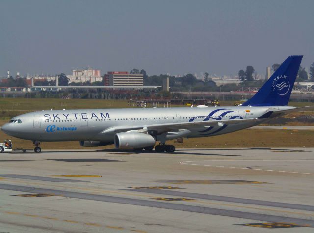 Airbus A330-200 (EC-LQP)