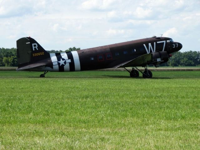 Douglas DC-3 (N345AB)