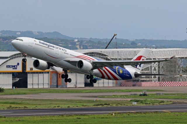 Airbus A330-300 (9M-MTI) - "Malaysia Negaraku" livery