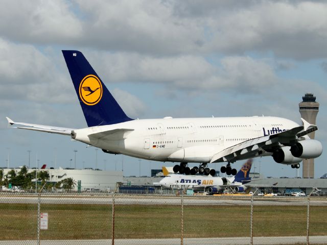 Airbus A380-800 (D-AIMB)