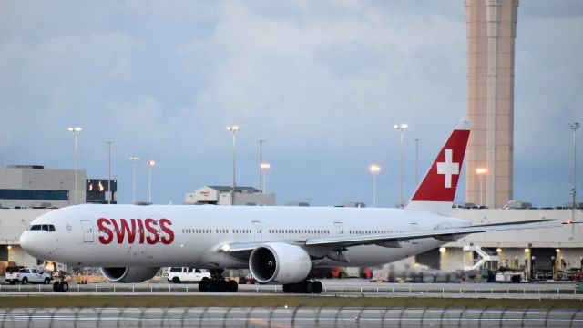 BOEING 777-300ER (HB-JNG) - Look at those GE90s!!!