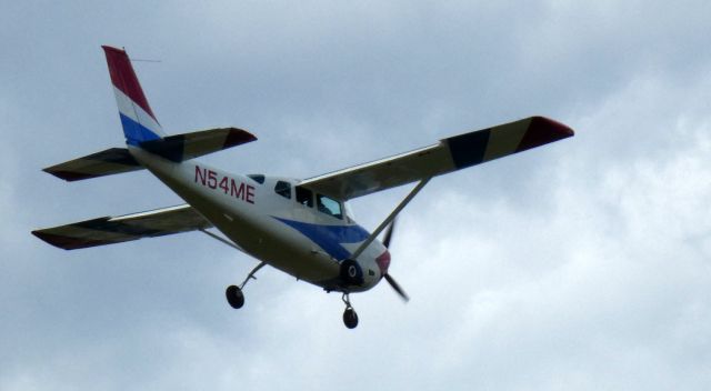 Cessna 206 Stationair (N54ME) - On short final is this 2019 Cessna P206E Stationair in the Spring of 2023.