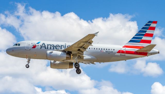 Airbus A319 (N835AW) - AAL569 arrives in Toronto from Los Angeles, about to land on runway 05