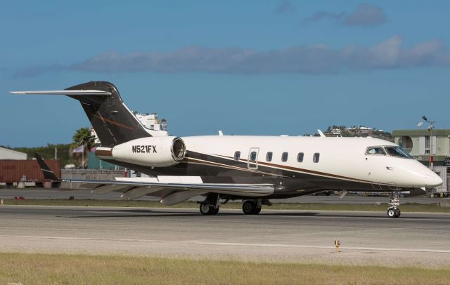 Bombardier Challenger 300 (N521FX)