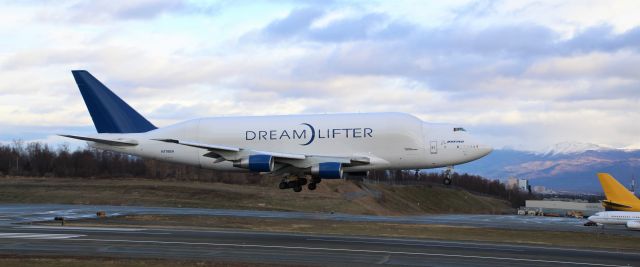 Boeing Dreamlifter (N718BA)