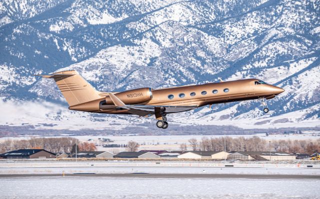 Gulfstream Aerospace Gulfstream IV (N913HH) - Golden G450 departing BZN