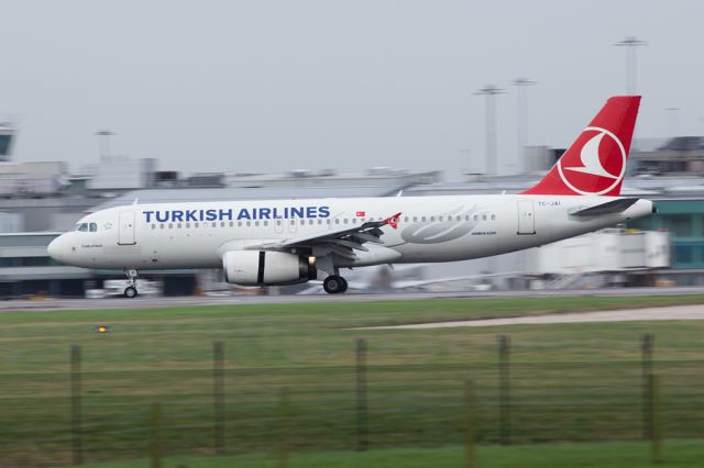 Airbus A320 (TC-JAI) - THY1993 arriving from IST, one of 3 flights a day between the cities