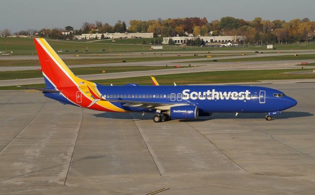 Boeing 737-800 (N8674B)