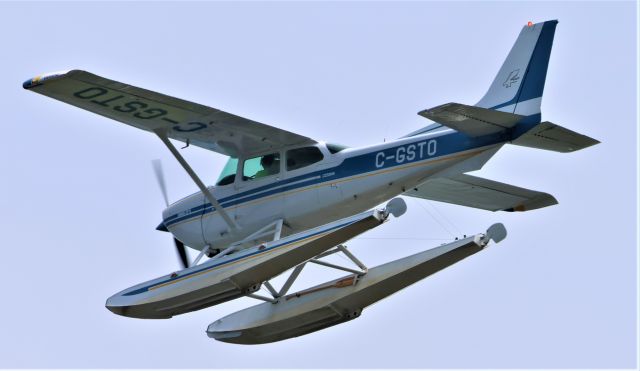 Cessna Skyhawk (C-GSTO) - C-GSTO Cessna Skyhawk 172-K Survolant le fleuve St-Laurent QC. à Lavaltrie the 12-08-2023 à 12:44