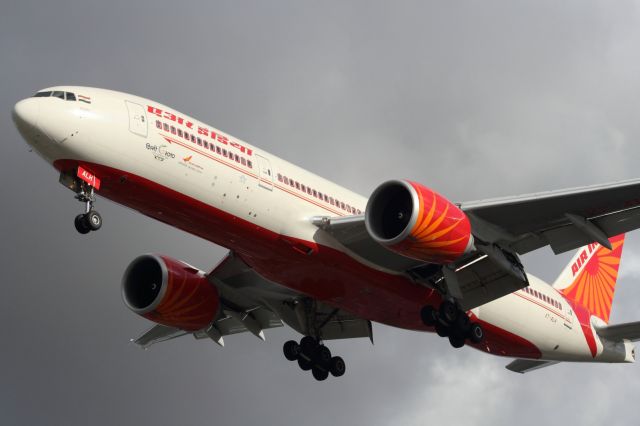 BOEING 777-200LR (VT-ALH) - Approaching LHR.