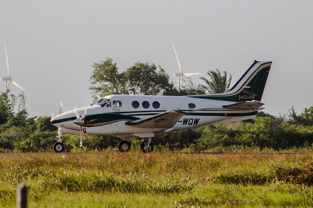 Beechcraft King Air 90 (PT-WQW)