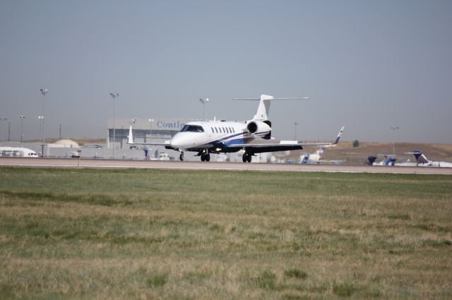 Learjet 40 (N617FX)