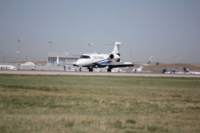 Learjet 40 (N617FX)