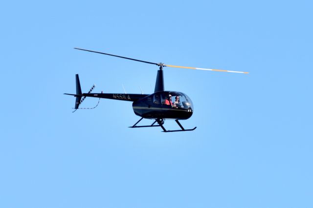 Robinson R-44 (N551LA)
