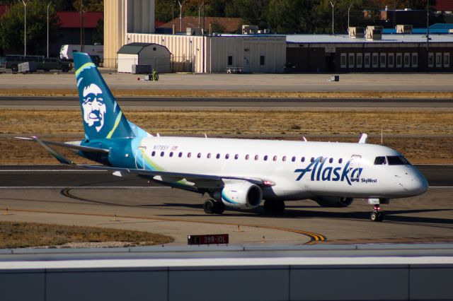 Embraer 175 (N178SY)