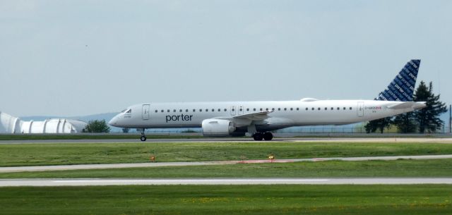 EMBRAER ERJ-190-400 (C-GKQS) - Taxiing to parking is this 2023 Porter Airlines Embraer 195-E2 in the Spring of 2023.
