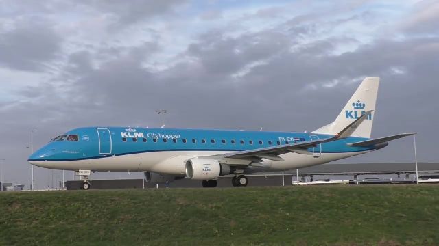 Embraer 175 (PH-EXI) - taxiway Quebec to 36C