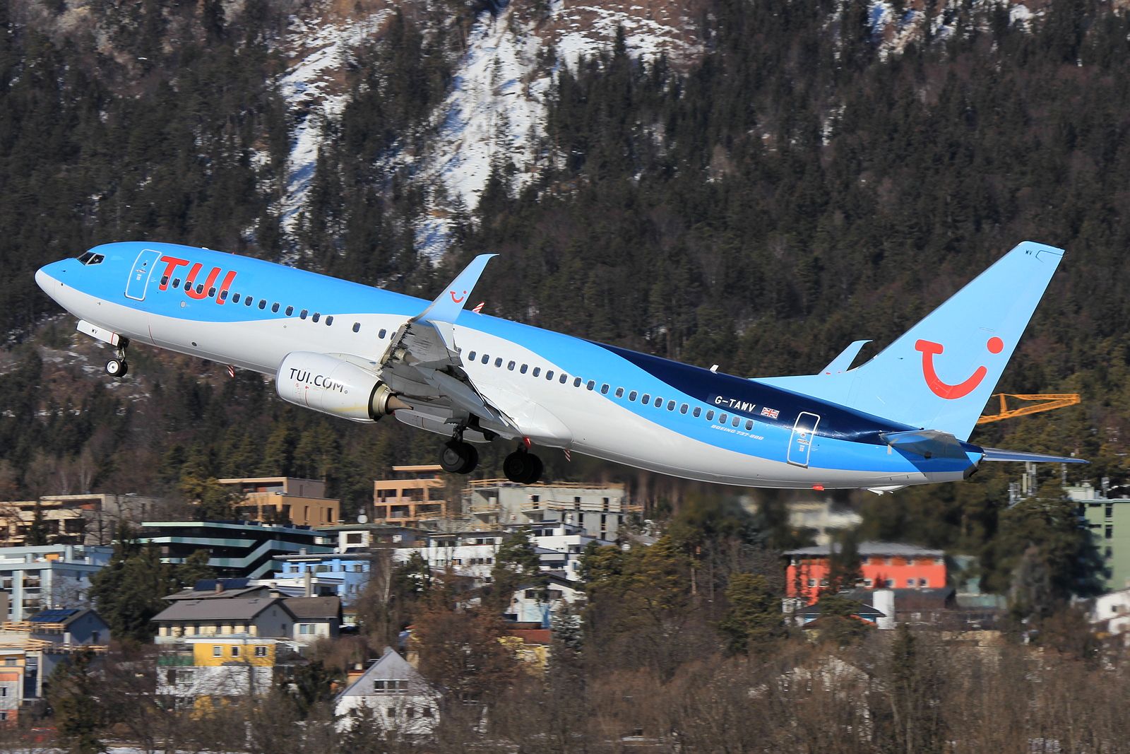 Boeing 737-800 (G-TAWV)