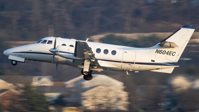 British Aerospace Jetstream 31 (N604EC) - N604EC climbing out of Reagan Airport's runway 04 for a flight back to Atlantic City 