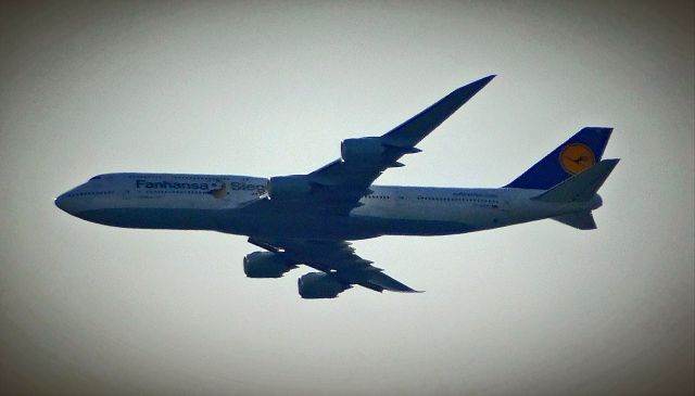 Boeing 747-200 (D-ABYI) - 6 miles ENE of Dulles Airport. LH418 enroute from FRA to IAD. 3,500 feet, 230 KIAS