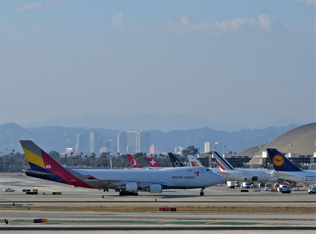 Boeing 747-400 (HL7428)