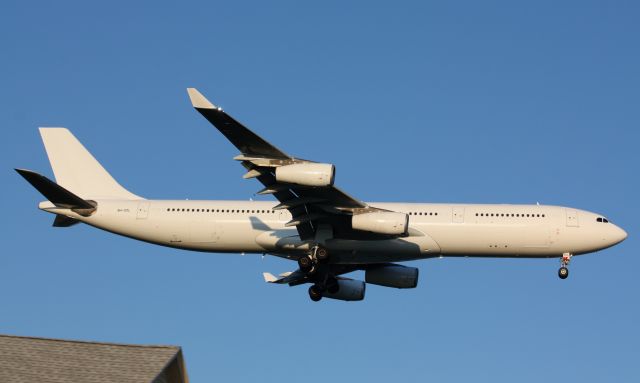 Airbus A340-300 (9H-SOL)