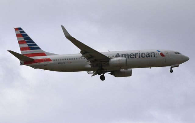 Boeing 737-800 (N902AN)
