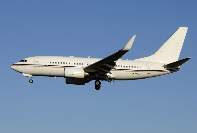 Boeing 737-700 (A6-RJX)