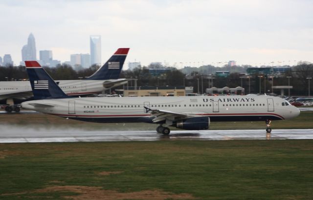 Airbus A321 (N524UW) - AWE1709 on takeoff roll to Orlando Intl