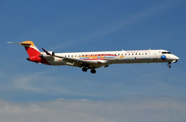 BOMBARDIER Regional Jet CRJ-1000 (EC-LJS)