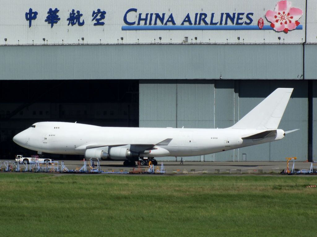 Boeing 747-400 (B-18722)
