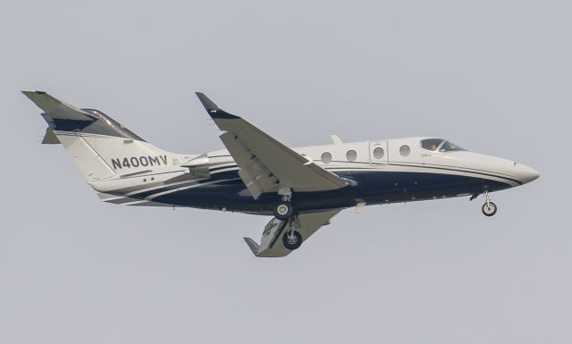 Beechcraft Beechjet (N400MV) - Runway 02L arrival @KDPA.