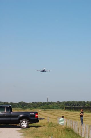 Boeing 747-400 (G-BYGC) - On final for 27 at IAH.