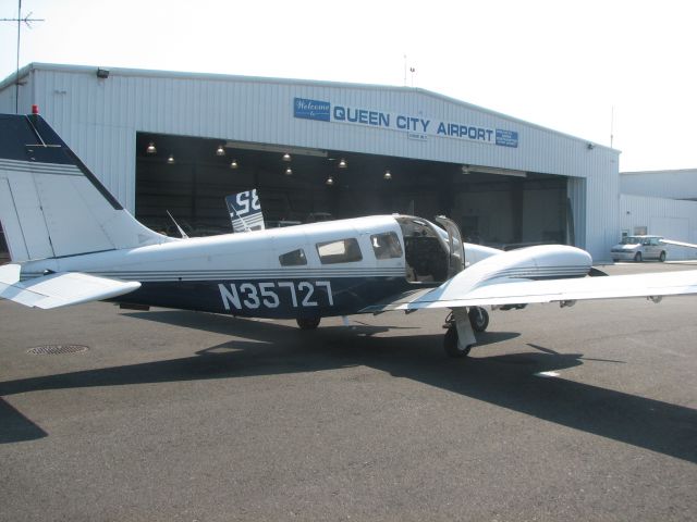 Piper Seneca (N35727) - at Queen City