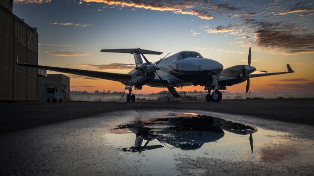 Beechcraft Super King Air 200 (PP-JJW) - Narcer do sol em Jaru - Rondônia