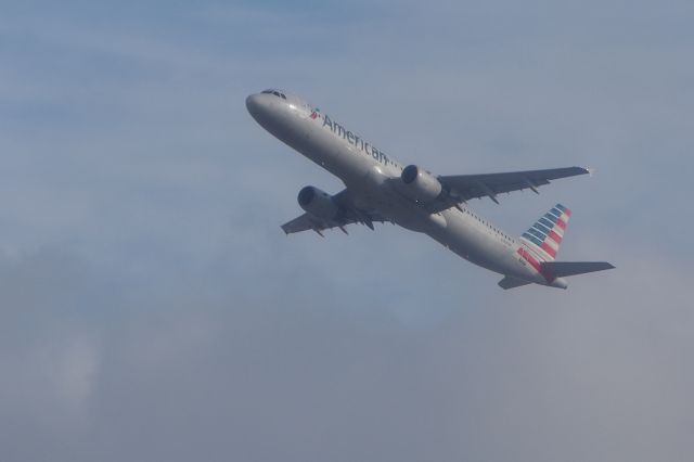 Airbus A320 (N169UW)