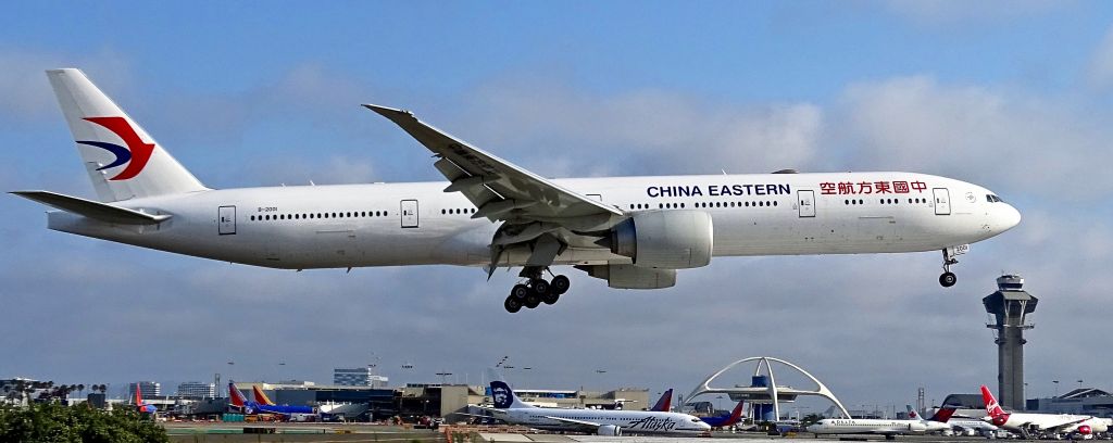 BOEING 777-300 (B-2001) - China Eastern