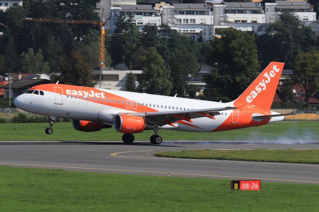 Airbus A320 (G-EZTR)