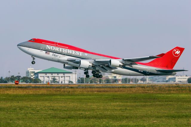 Boeing 747-400 (N673US) - Take in 2004