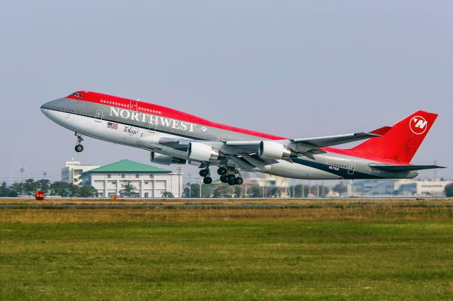 Boeing 747-400 (N673US) - Take in 2004