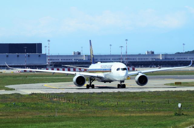 Airbus A350-900 (9V-SKM)