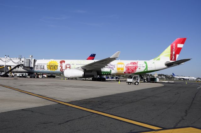 Airbus A330-300 (CS-TOW) - Portugal Stopover Special livery