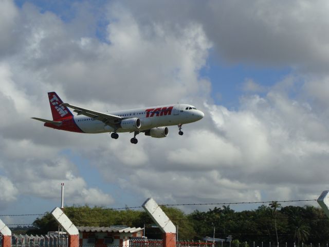 Airbus A321 (PR-MHM)