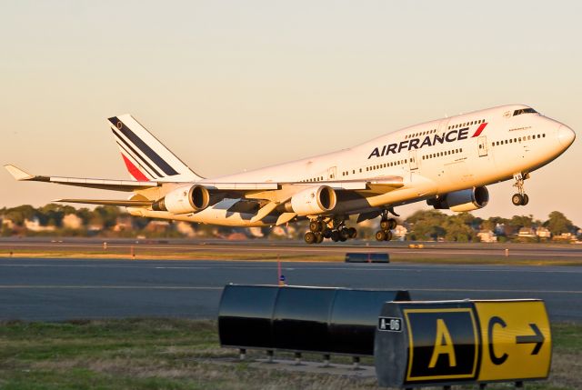 Boeing 747-400 (F-GEXB) - The Queen of the Skies